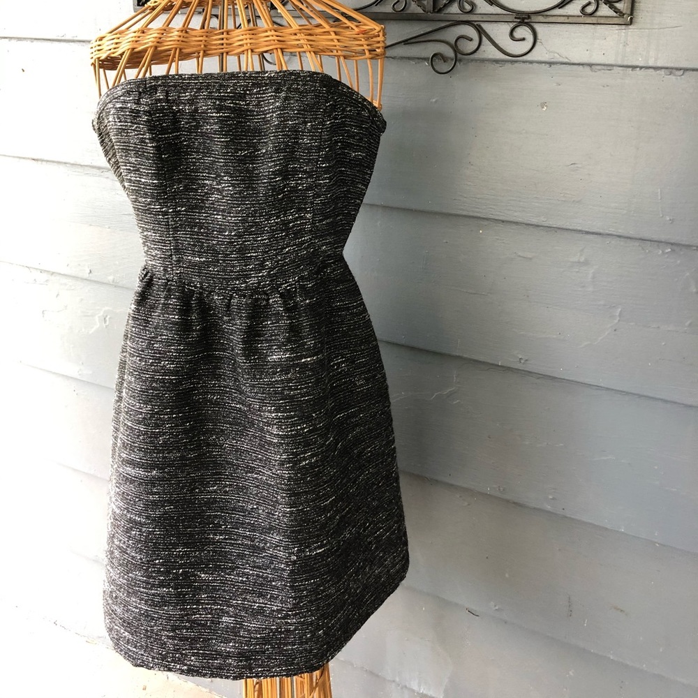 Gap black White Strapless Dress Size 4